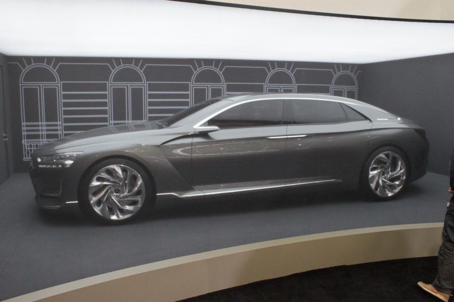  Citroen Metropolis Concept 2010 года  (фото 1 из 161)